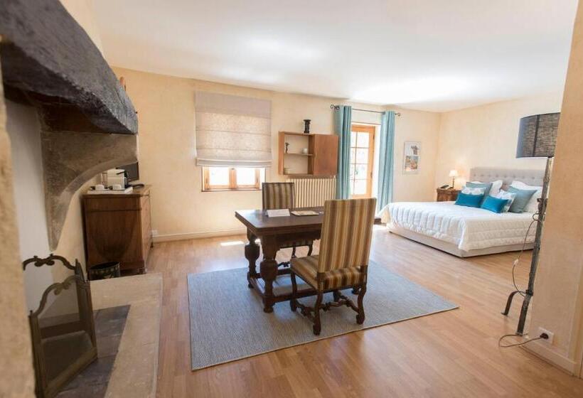 جناح مزود بتراس, Les Hospitaliers