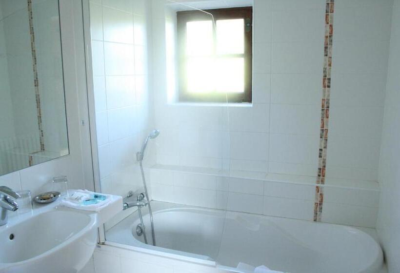 جناح مزود بتراس, Les Hospitaliers