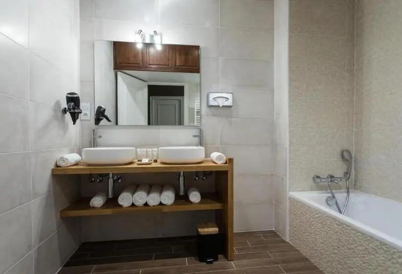 سوئیت جونیور با چشم‌انداز باغ, Maison Zugno Hôtel & Spa