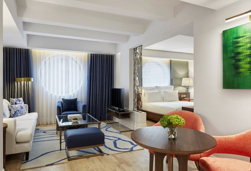 سوییت, The Merchant House