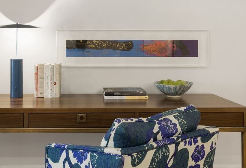 سوییت, The Merchant House