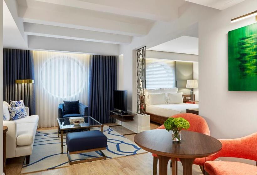 سوییت, The Merchant House