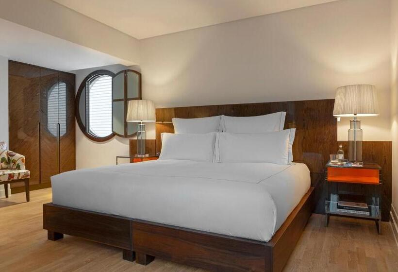 سوییت, The Merchant House