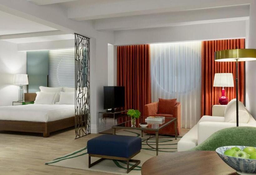 سوییت, The Merchant House