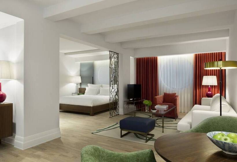 سوییت, The Merchant House