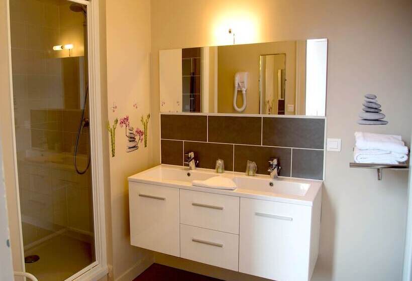 חדר משפחתי, Logis   Hotel & Restaurant La Corne D  Abondance