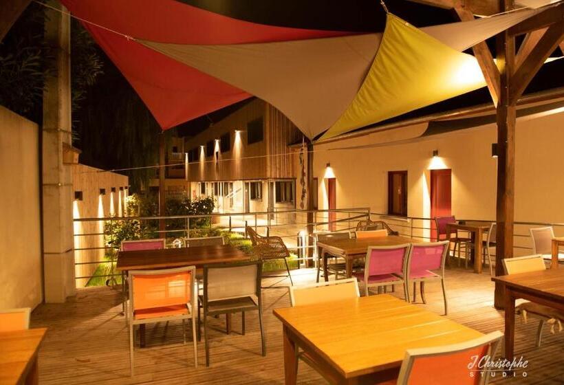 חדר סטנדרט מותאם לאדם עם מוגבלויות, Logis   Hotel & Restaurant La Corne D  Abondance