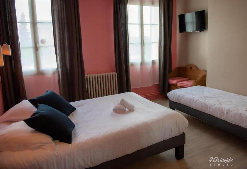 Номер Стандарт Трехместный, Logis   Hotel & Restaurant La Corne D  Abondance