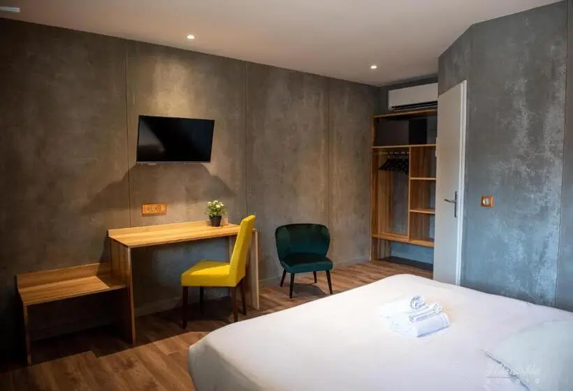 デラックスルーム, Logis Hotel & Restaurant La Corne D Abondance