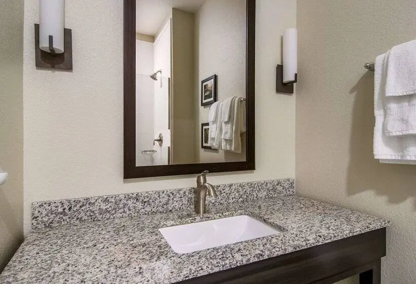 Sviitti Parveke, Comfort Suites