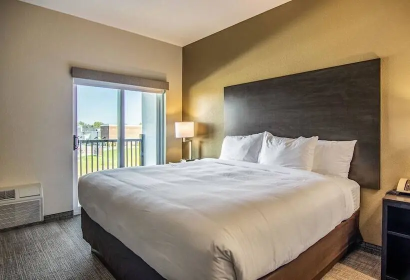 Sviitti Parveke, Comfort Suites