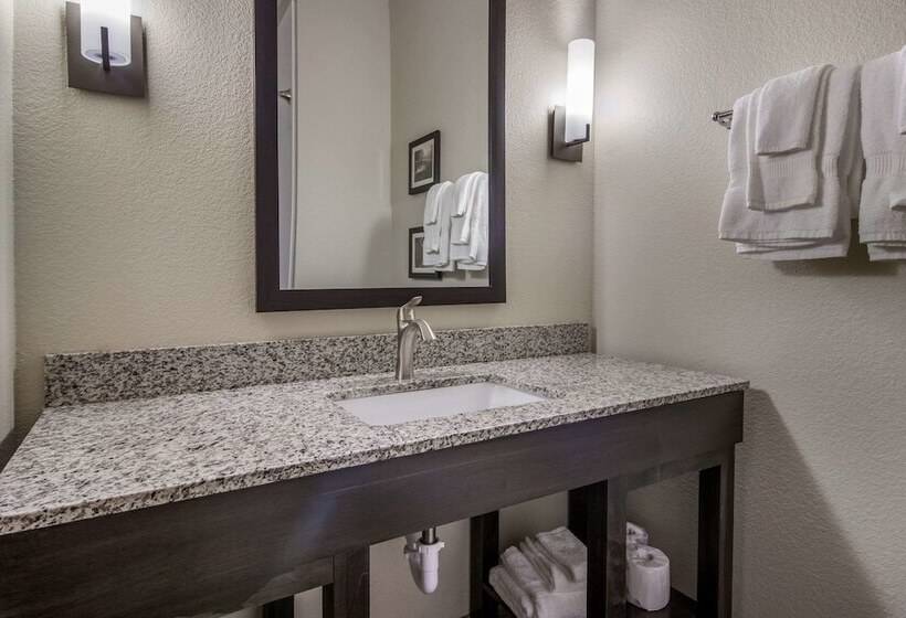 جناح, Comfort Suites