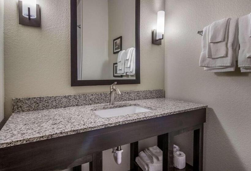 جناح, Comfort Suites