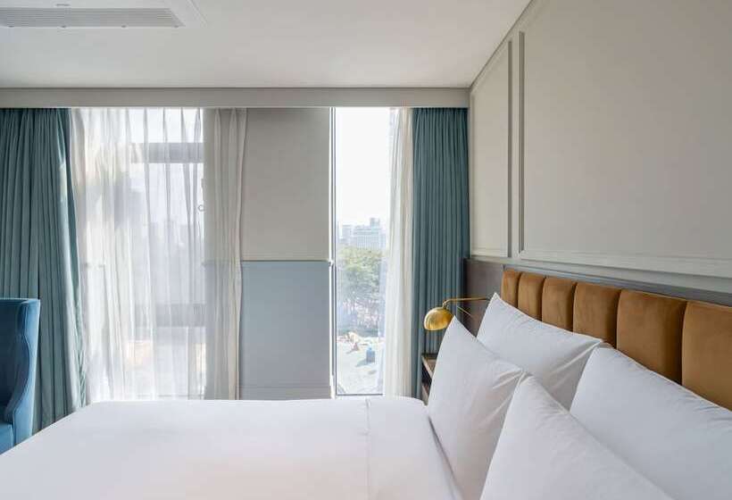 스탠다드 룸 킹사이즈 침대, Crescendo Seoul