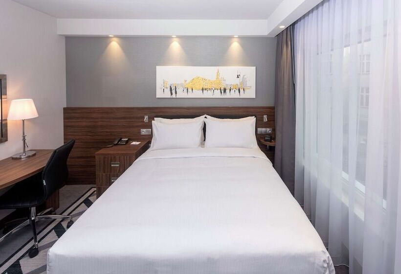 Family Connecting Room, Hampton By Hilton Poznan Old Town