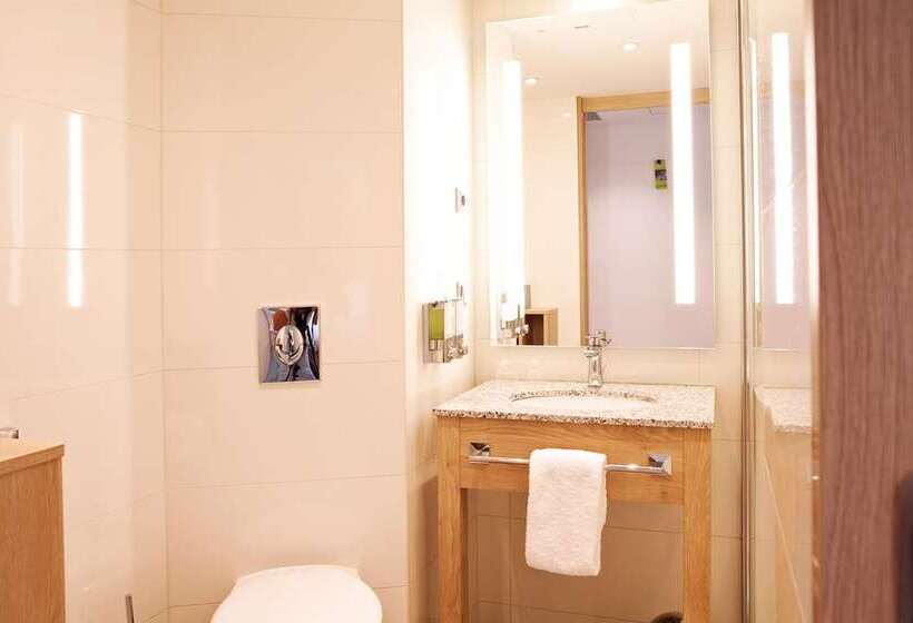 패밀리 연결 룸, Hampton By Hilton Poznan Old Town