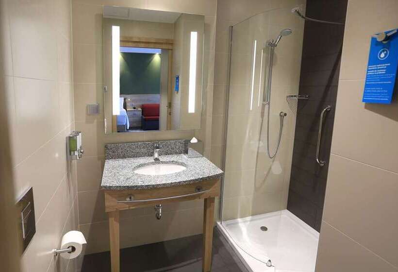 패밀리 연결 룸, Hampton By Hilton Poznan Old Town