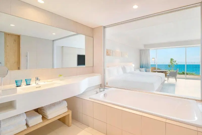 オーシャンビュースタンダードルーム, Iraph Sui, A Luxury Collection Hotel, Miyako Okinawa