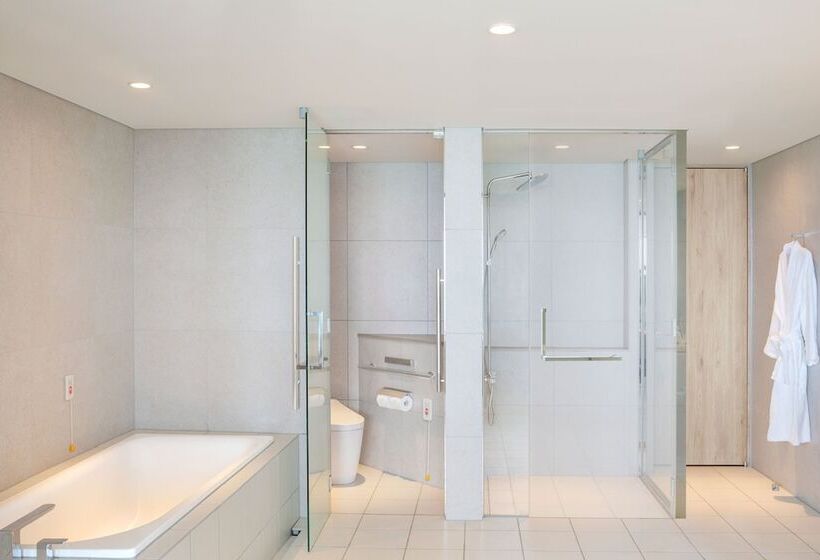 سوییت جونیور با چشم‌انداز دریا, Iraph Sui, A Luxury Collection Hotel, Miyako Okinawa