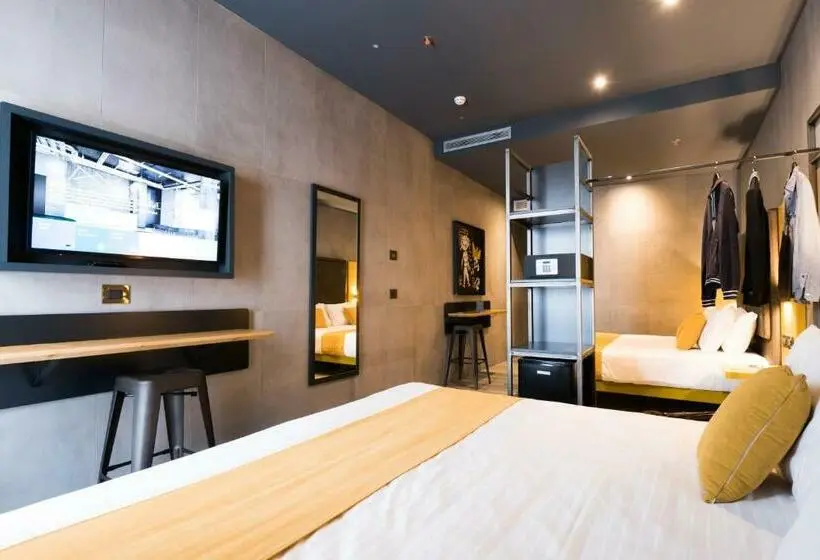 سوییت جونیور, J24 Hotel Milano