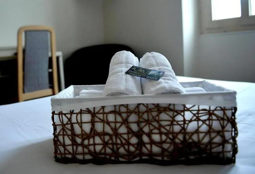 スーペリアールーム, Le Lion D Or   Logis Hotels   Hotel 2 étoiles Et Restaurant