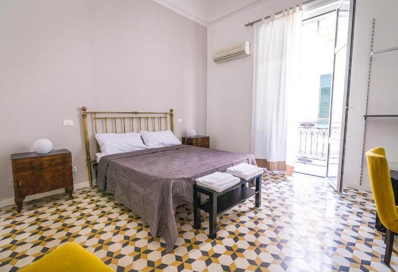 小型套房带阳台, Liberty Suites