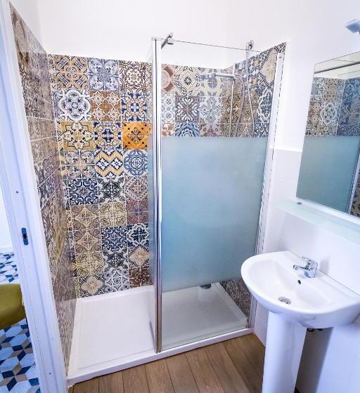 小型套房带阳台, Liberty Suites