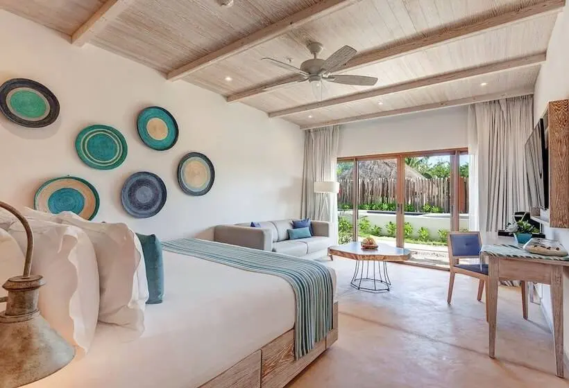 Deluxe Junior Suite Pool View