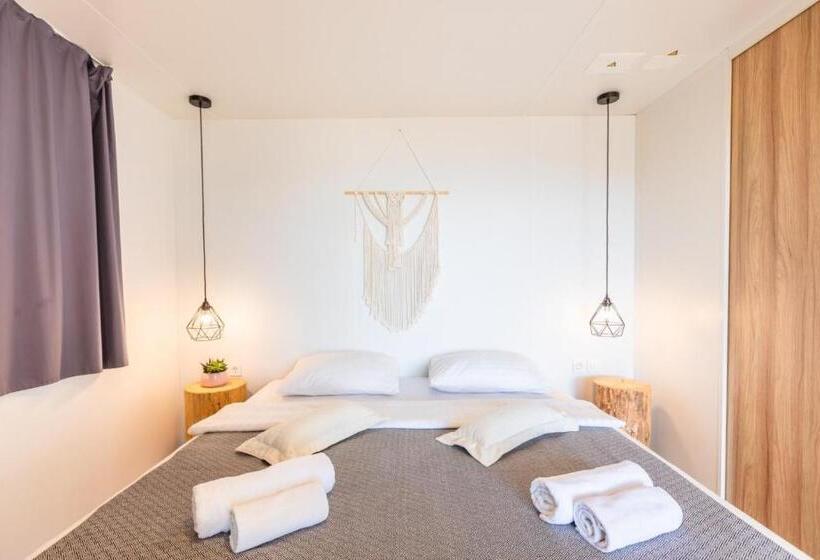 منزل متنقل, Obonjan Island Resort