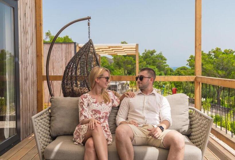 Мобильный Дом, Obonjan Island Resort