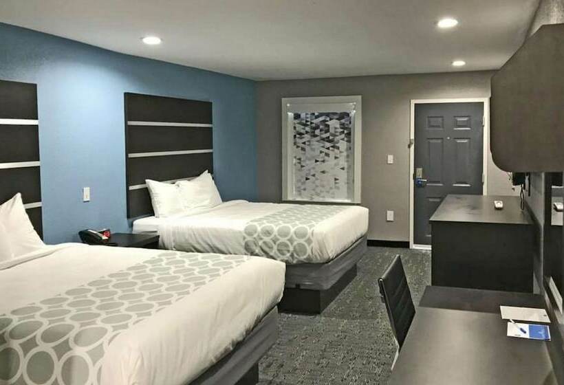 带2个双人床的标准工作室, Rodeway Inn South