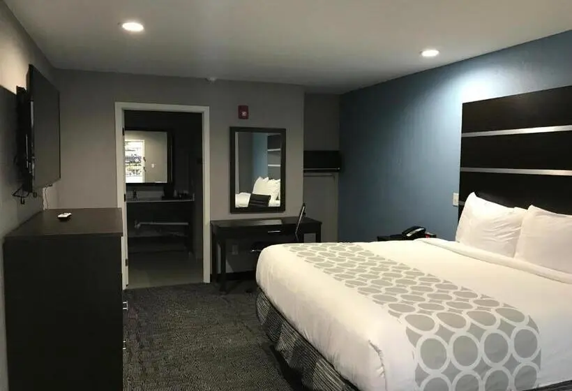 キングサイズベッドのスタンダードルーム, Rodeway Inn South