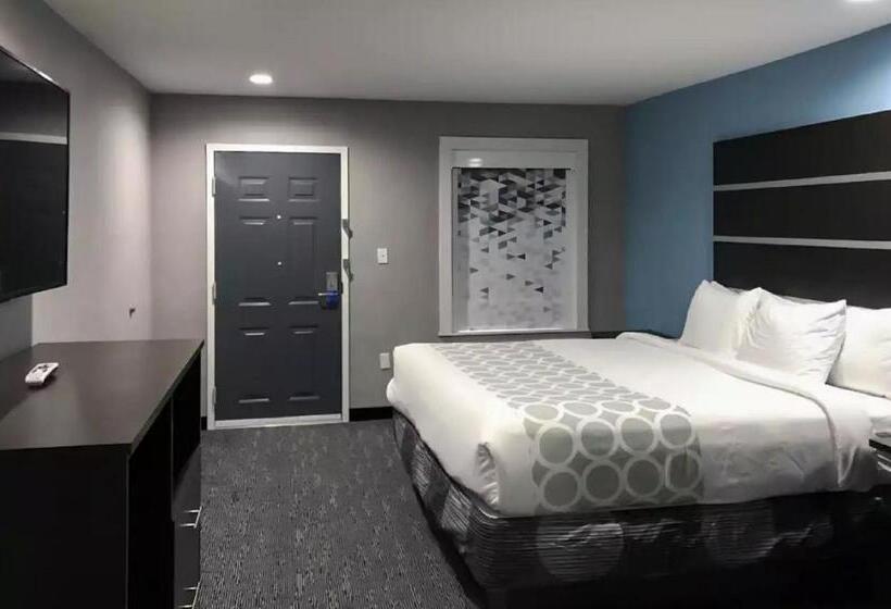 适合残疾人士使用的带超级大床的标准间, Rodeway Inn South