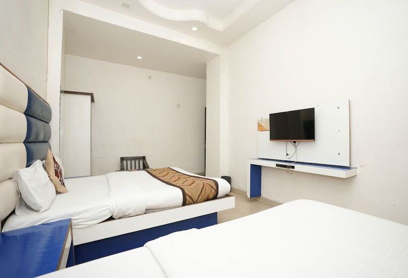 标准三人间, Sai Dham International