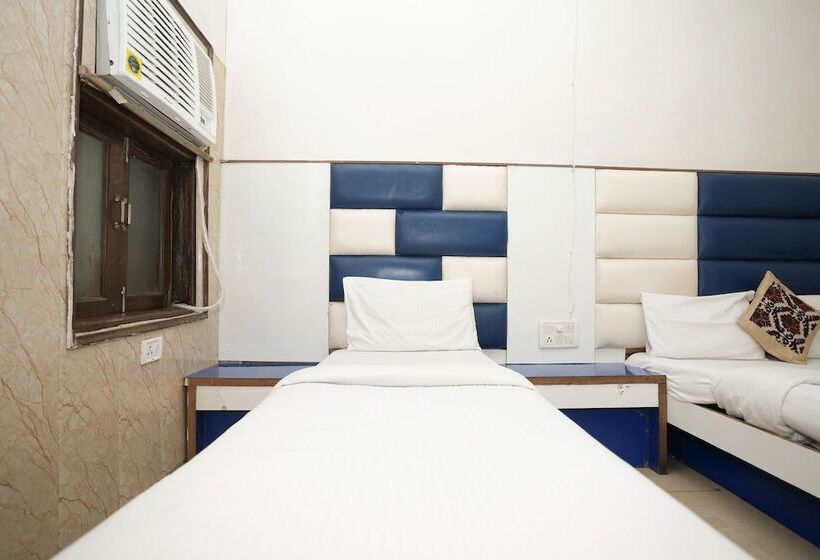 标准三人间, Sai Dham International