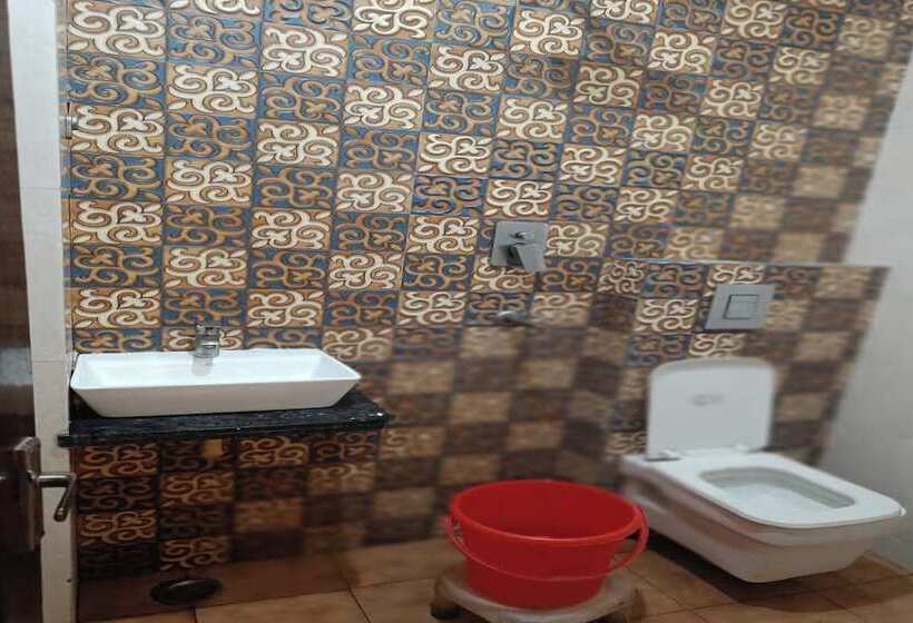 家庭间, Sai Dham International