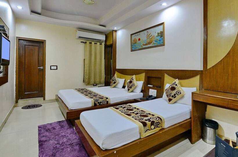 家庭间, Sai Dham International