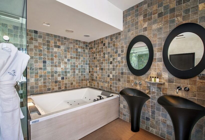 סוויטה עם ג'קוזי, Suites Natura Mas Tapiolas