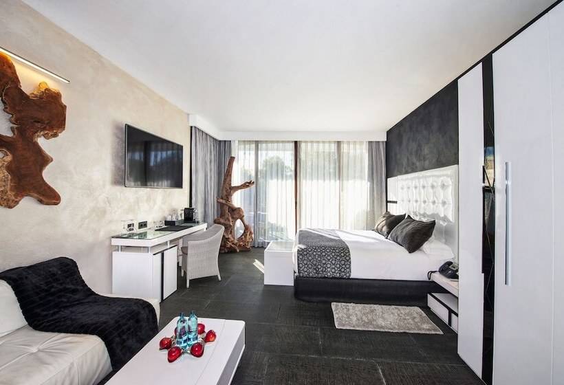 סוויטה עם ג'קוזי, Suites Natura Mas Tapiolas