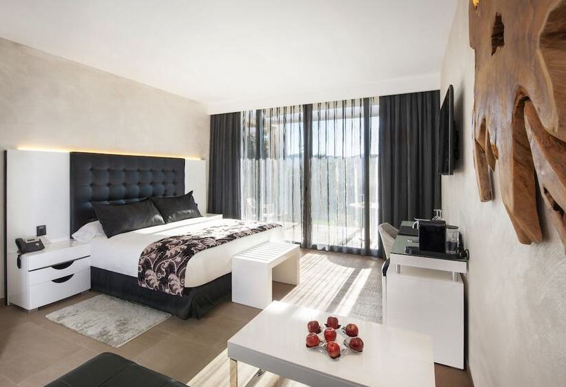 סוויטה עם ג'קוזי, Suites Natura Mas Tapiolas