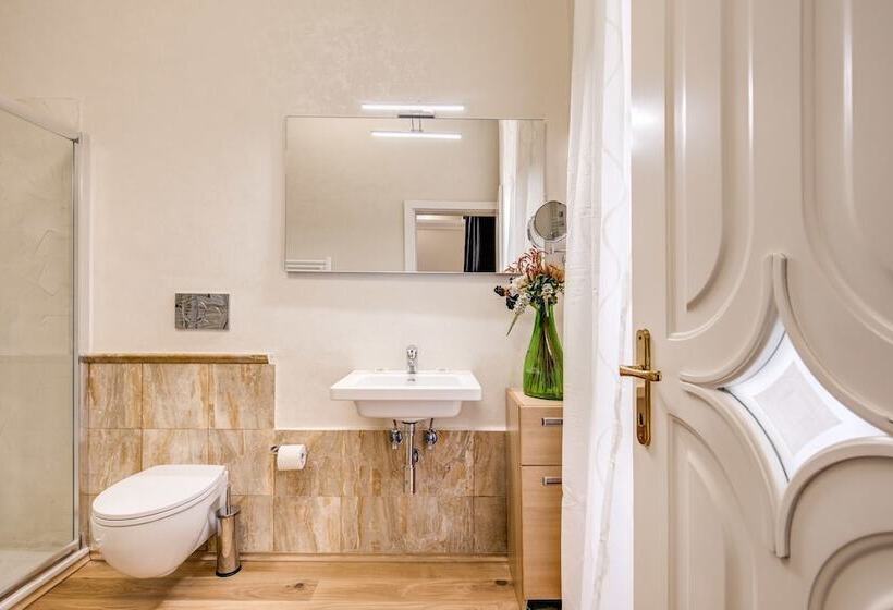 اتاق استاندارد سه نفره, Veneto Suite Rome