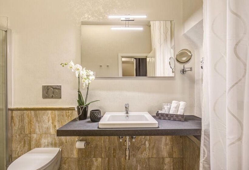 اتاق استاندارد سه نفره, Veneto Suite Rome