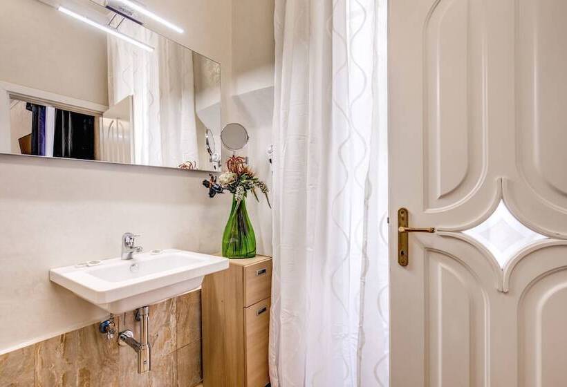 اتاق استاندارد سه نفره, Veneto Suite Rome