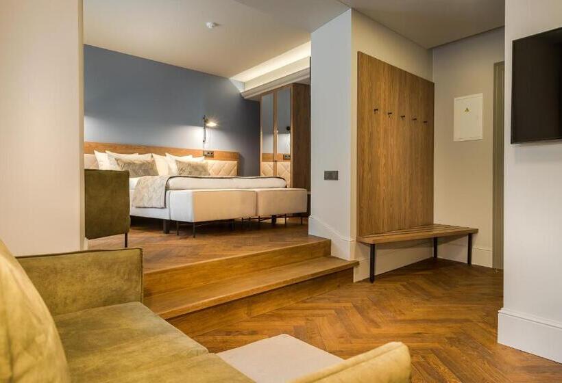 Junior Suite, Vilnia