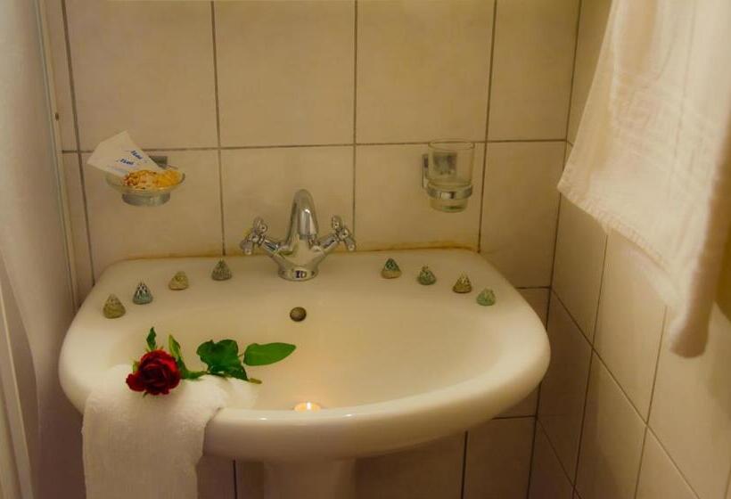 Трехместный Номер Стандарт с Балконом, Polykratis Rooms