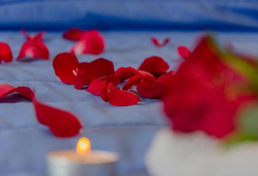 Трехместный Номер Стандарт с Балконом, Polykratis Rooms