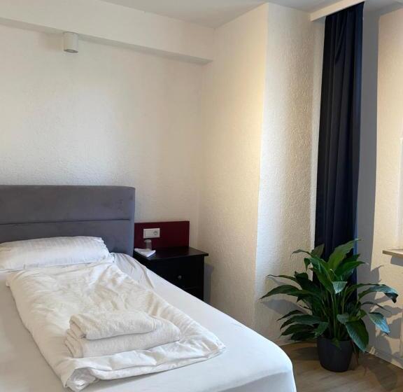 컴포트 트리플 룸, 24 7 Stadthotel Stuttgart