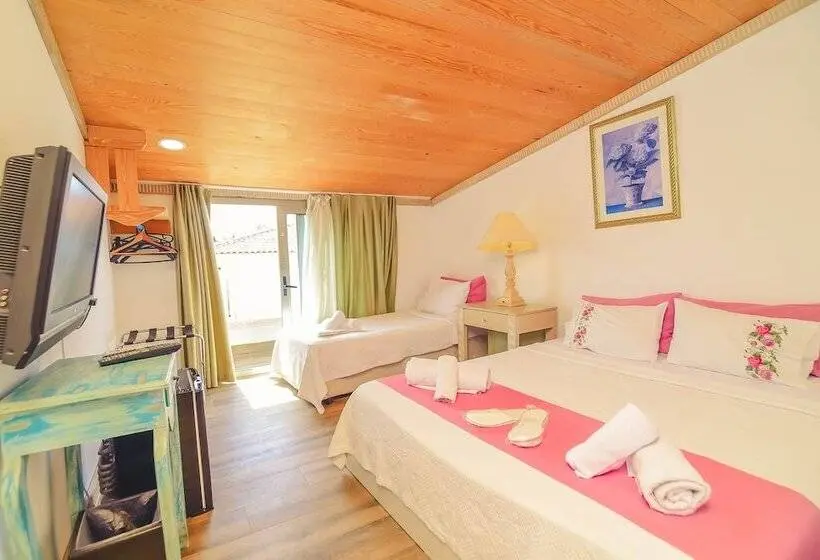 コンフォートトリプルルーム, Alacati Asmalı Konak Otel