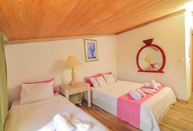 חדר קומפורט לשלושה, Alacati Asmalı Konak Otel