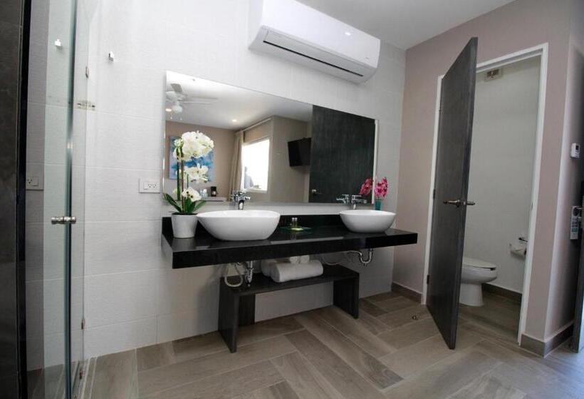 キングサイズベッドのスタンダードルーム, Attraction Hotel Deluxe